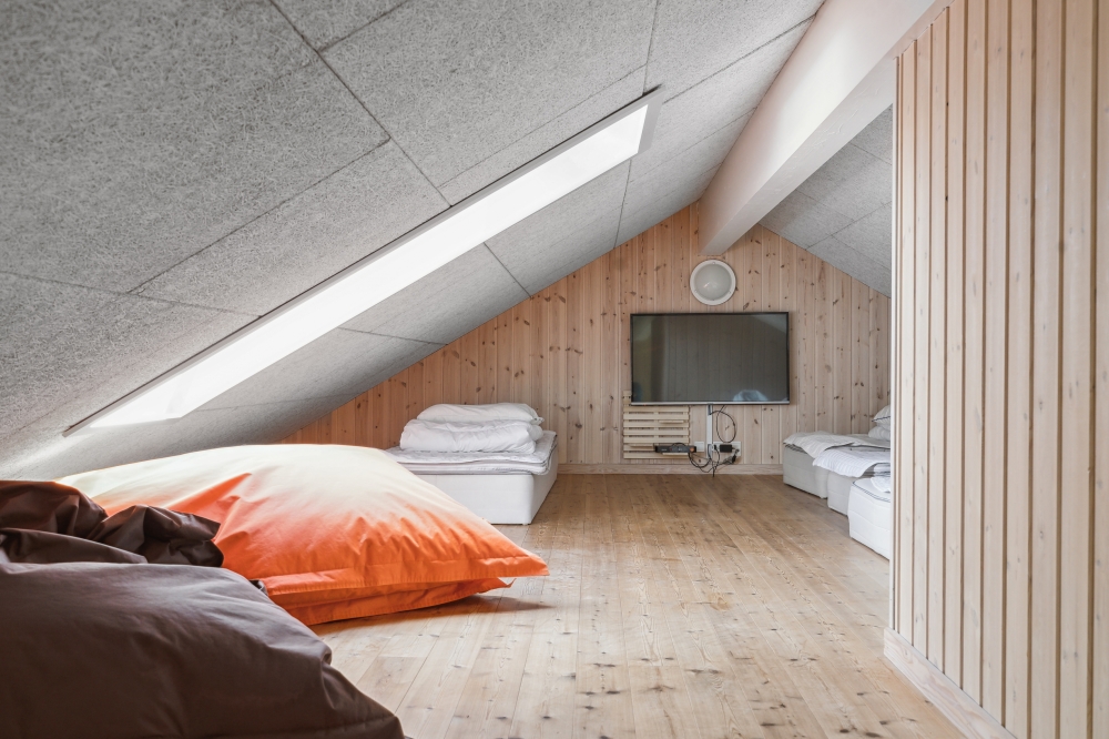 Noen av de 18 soveplassene i luksushus nr. 324 finnes på hems