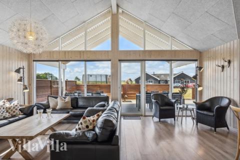 Oppholdsrom med plass til 18 i luksushus nr. 324.