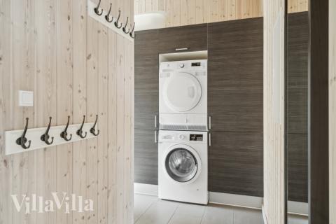 Det romslige inngangspartiet til luksushus nr. 324 i Fyn og øyer