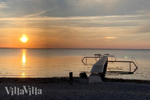 Stranden nær luksushus nr. 324 i Fyn og øyer er ideell til gåturer.