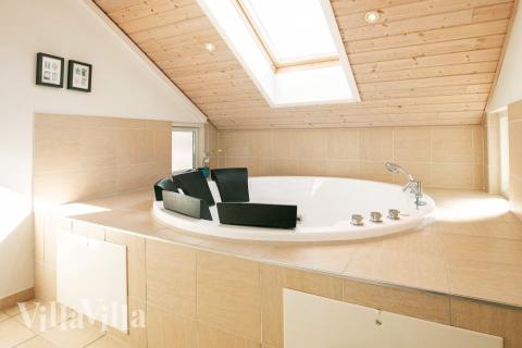 Nyt varmen i boblebadet i luksushus nr. 326 i Nordjylland