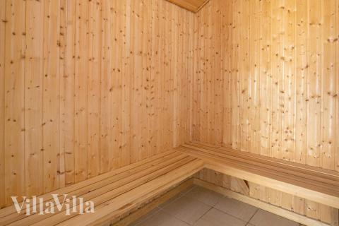 Nyt varmen i badstuen i luksushus nr. 326 til 12 personer