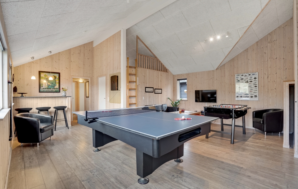 I tillegg til alle aktivitetsmulighetene i husets bassengavdeling, kan du også spille biljard, bordtennis og dart i luksushus nr. 328