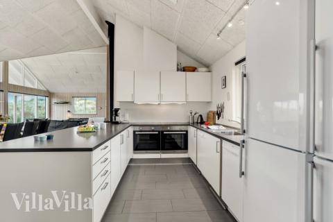 Kjøkkenet i luksushus nr. 328 er godt innrettet.