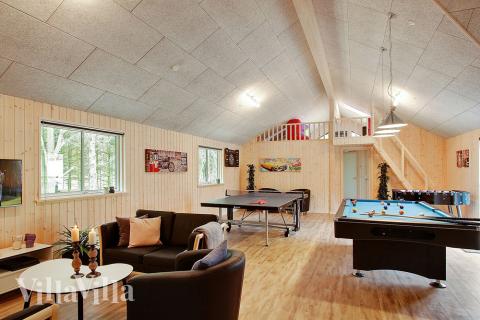 Luksushus nr. 330 til 24 personer tilbyr et stort aktivitetsrom med bl.a. biljard og dart