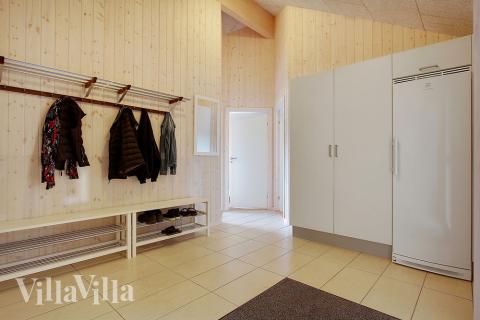 Det romslige inngangspartiet til luksushus nr. 330 i Østjylland