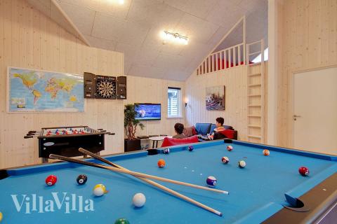 Aktivitetsrom i luksushus nr. 334 med 6 soverom og plass til 16 personer.