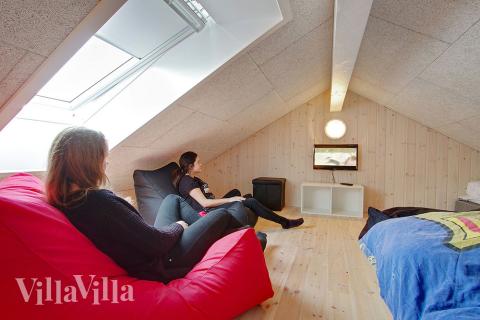 Noen av de 16 soveplassene i luksushus nr. 334 finnes på hems