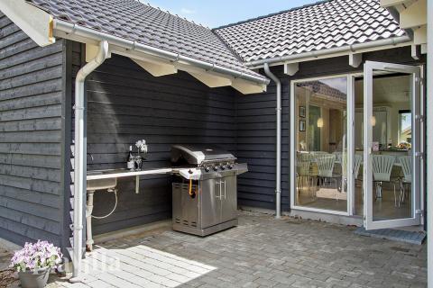 Luksushus nr. 334 har en deilig terrasse med gode hagemøbler til 16 personer.