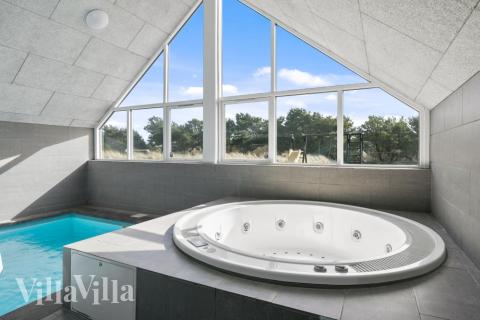 Nyt varmen i boblebadet i luksushus nr. 332 i Vestjylland