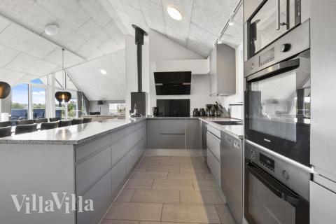 Kjøkkenet i luksushus nr. 332 er fullt utstyrt så dere lett kan lage mat til 20 personer.