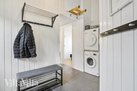 Det romslige inngangspartiet til luksushus nr. 332 i Vestjylland