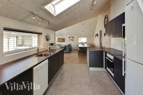 Kjøkkenet i luksushus nr. 336 er fullt utstyrt så dere lett kan lage mat til 14 personer.