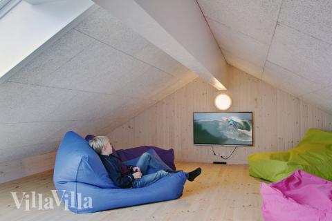 Noen av de 24 soveplassene i luksushus nr. 335 finnes på hems