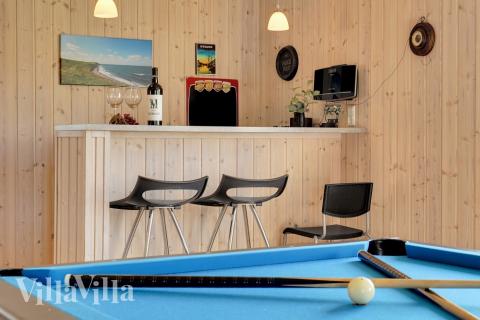 Luksushus nr. 338 til 16 personer tilbyr et stort aktivitetsrom med bl.a. biljard og dart
