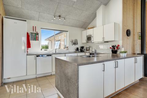 Kjøkkenet i luksushus nr. 338 er fullt utstyrt så dere lett kan lage mat til 16 personer.