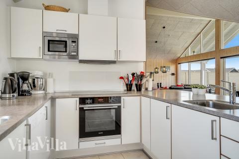 Kjøkkenet i luksushus nr. 338 er godt innrettet.