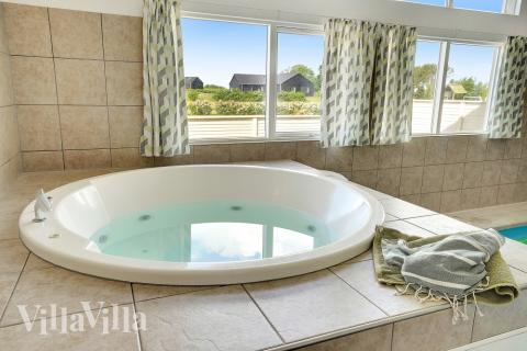 Nyt varmen i boblebadet i luksushus nr. 338 i Fyn og øyer