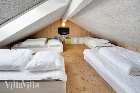 Noen av de 16 soveplassene i luksushus nr. 338 finnes på hems