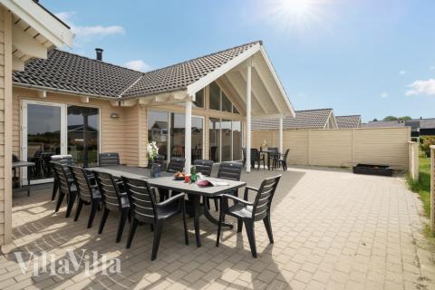 Nyt en grillkveld på terrassen i luksushus nr. 338 i Fyn og øyer