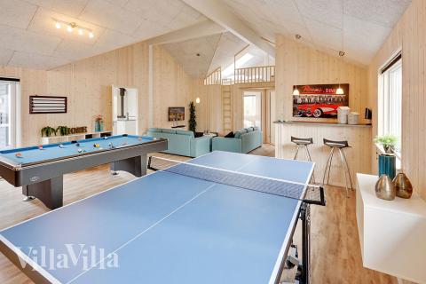 I tillegg til alle aktivitetsmulighetene i husets bassengavdeling, kan du også spille biljard, bordtennis og dart i luksushus nr. 340