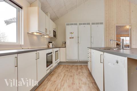 Kjøkkenet i luksushus nr. 340 er fullt utstyrt så dere lett kan lage mat til 22 personer.