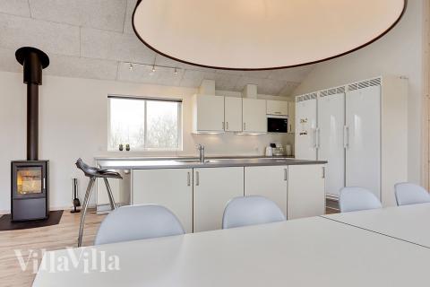 Kjøkkenet i luksushus nr. 340 er godt innrettet.