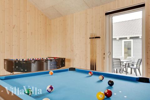 Luksushus nr. 340 til 22 personer tilbyr et stort aktivitetsrom med bl.a. biljard og dart