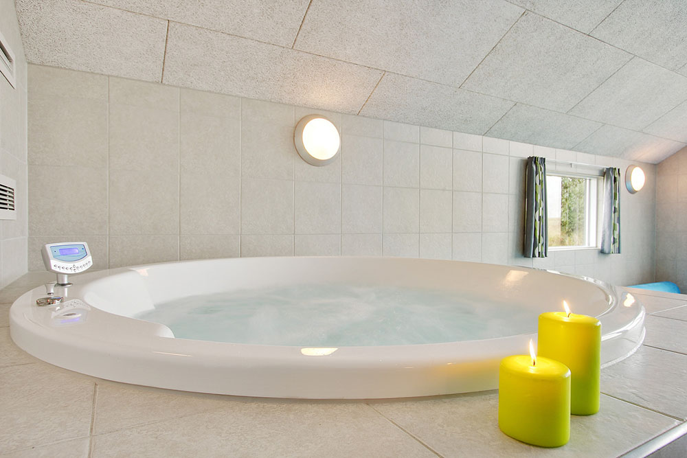 Nyt varmen i boblebadet i luksushus nr. 341 i Fyn og øyer