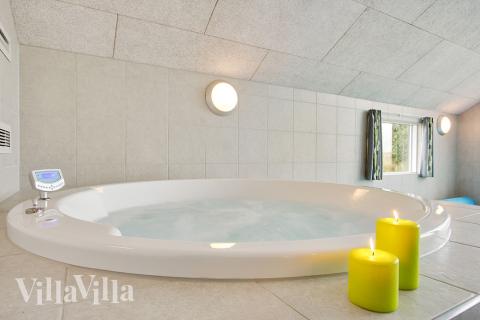 Nyt varmen i boblebadet i luksushus nr. 341 i Fyn og øyer