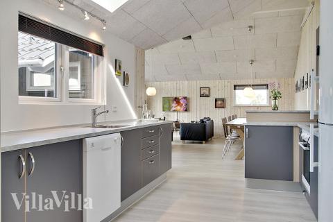 Kjøkkenet i luksushus nr. 341 er fullt utstyrt så dere lett kan lage mat til 14 personer.