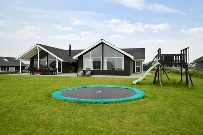 Dette lekre huset med svømmebasseng, nr. 341, med plass til 14 personer, ligger i Fyn og øyer