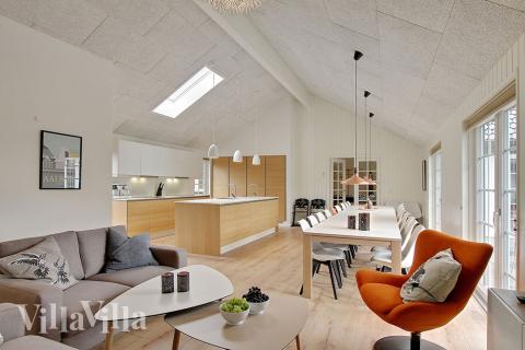 Oppholdsrom med plass til 24 i luksushus nr. 342.