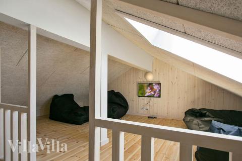 Noen av de 20 soveplassene i luksushus nr. 343 finnes på hems