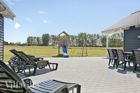 Luksushus nr. 343 har en deilig terrasse med gode hagemøbler til 20 personer.