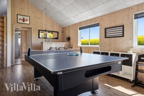 Luksushus nr. 345 til 16 personer tilbyr et stort aktivitetsrom med bl.a. biljard og dart