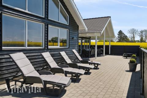 Stor terrasse i luksushus nr. 345 i Fyn og øyer.