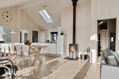 Oppholdsrom med plass til 16 i luksushus nr. 345.