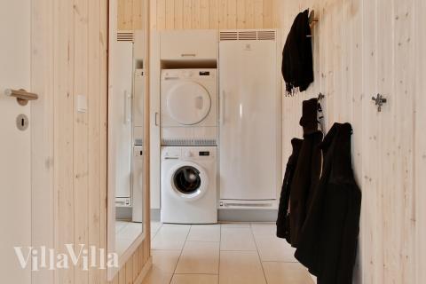 Det romslige inngangspartiet til luksushus nr. 345 i Fyn og øyer