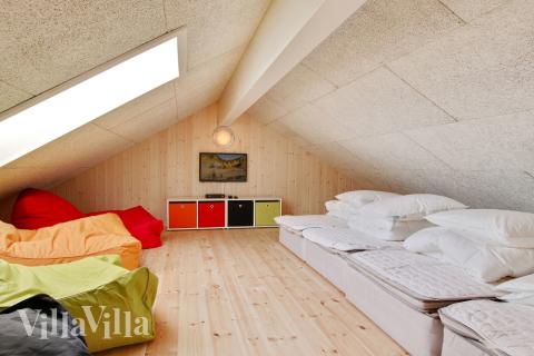 Noen av de 16 soveplassene i luksushus nr. 345 finnes på hems