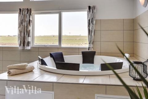 Nyt varmen i boblebadet i luksushus nr. 344 i Fyn og øyer