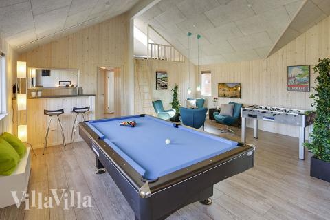 I tillegg til alle aktivitetsmulighetene i husets bassengavdeling, kan du også spille biljard, bordtennis og dart i luksushus nr. 344
