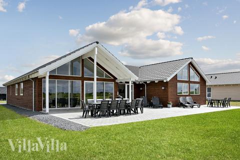 Luksushus nr. 344 har en deilig terrasse med gode hagemøbler til 16 personer.