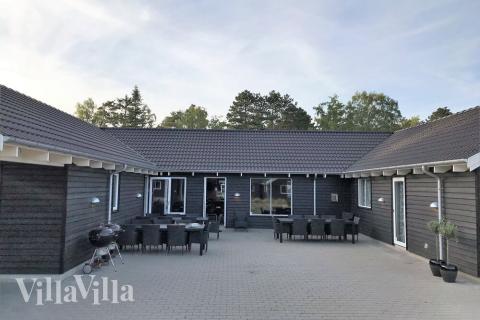 Luksushus nr. 346 har en deilig terrasse med gode hagemøbler til 22 personer.