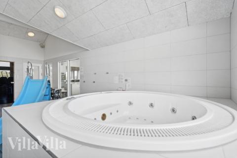 Det finnes boblebad og 7 soverom i luksushus nr. 348.