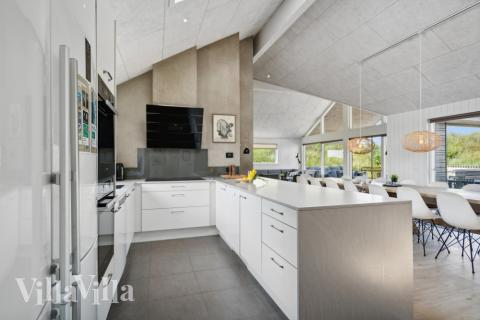 Kjøkkenet i luksushus nr. 348 er fullt utstyrt så dere lett kan lage mat til 20 personer.