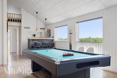 Luksushus nr. 348 til 20 personer tilbyr et stort aktivitetsrom med bl.a. biljard og dart