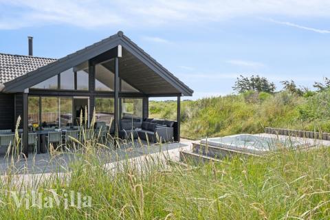 Luksushus nr. 348 har en deilig terrasse med gode hagemøbler til 20 personer.