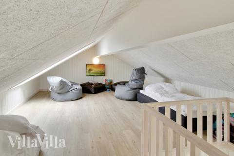 Noen av de 20 soveplassene i luksushus nr. 348 finnes på hems