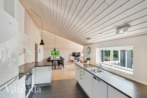 Kjøkkenet i luksushus nr. 352 er godt innrettet.